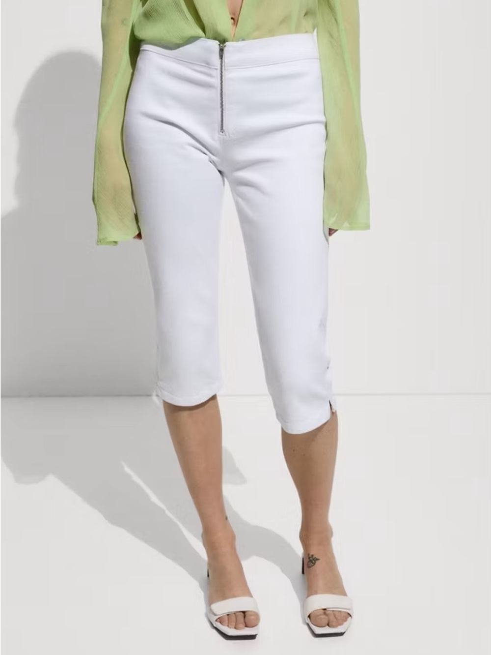 Mango NWT White Knee-Length Zip Front Capri Pants